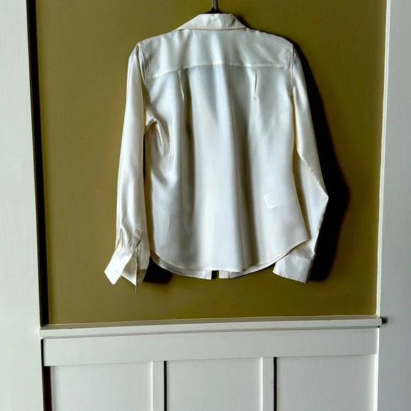Carolina Herrera Button Down Silk Broadcloth Blouse Ivory Size 6 Pure Luxury - Picture 2 of 5
